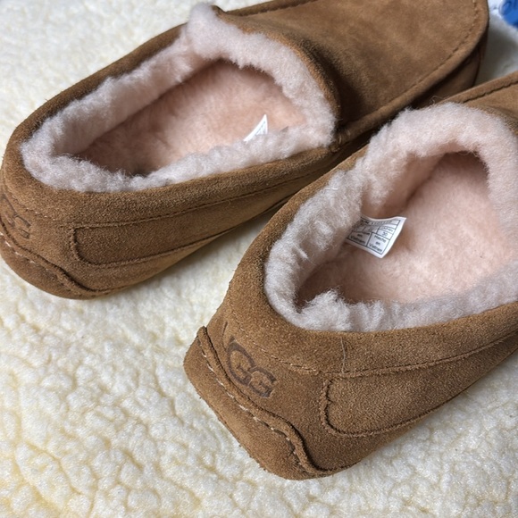 Men’s UGGs size 12 - Picture 2 of 12